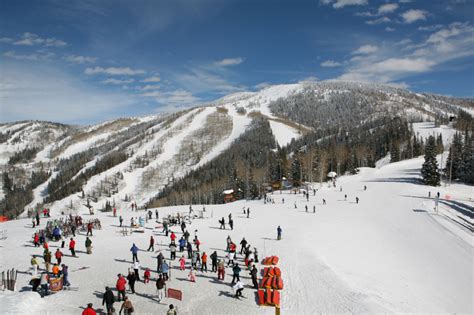 Moutain creek - Mountain Creek has direct access to 46 marked pistes, served by a total of 11 ski lifts. The skiing is at relatively low altitude, so snow cover can be variable. Skiing. Mountain Creek offers good sking, particularly, for Intermediate skiers. Snowboarding 